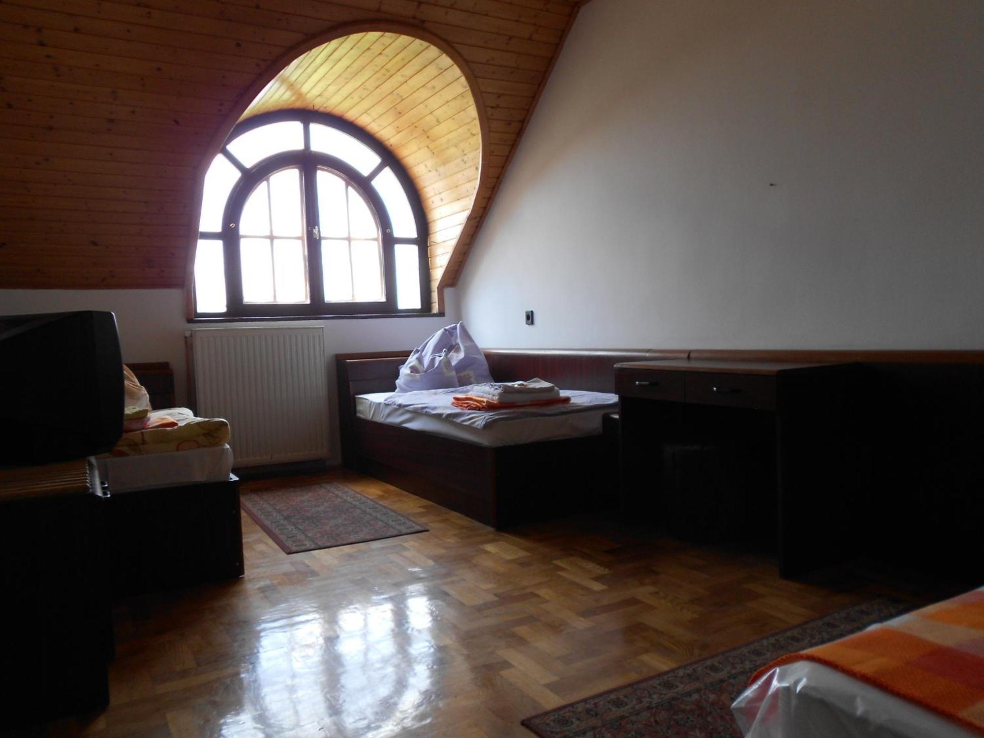 Peregrino Panzió Acomodação com café da manhã Budaörs Quarto foto