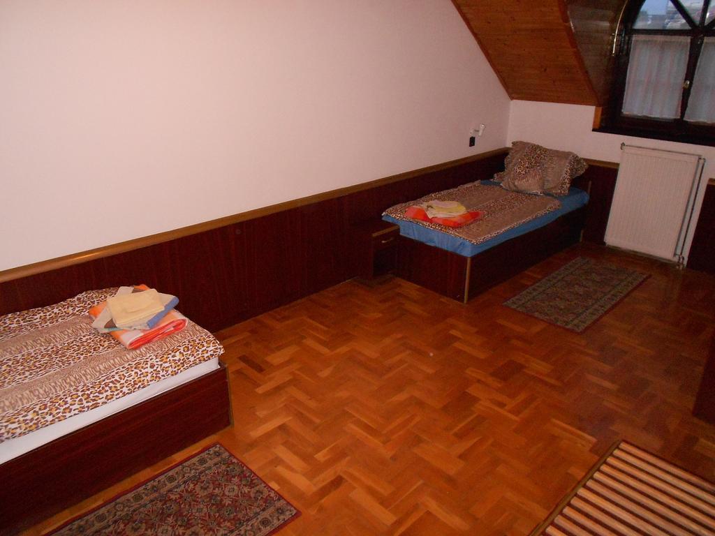 Peregrino Panzió Acomodação com café da manhã Budaörs Quarto foto