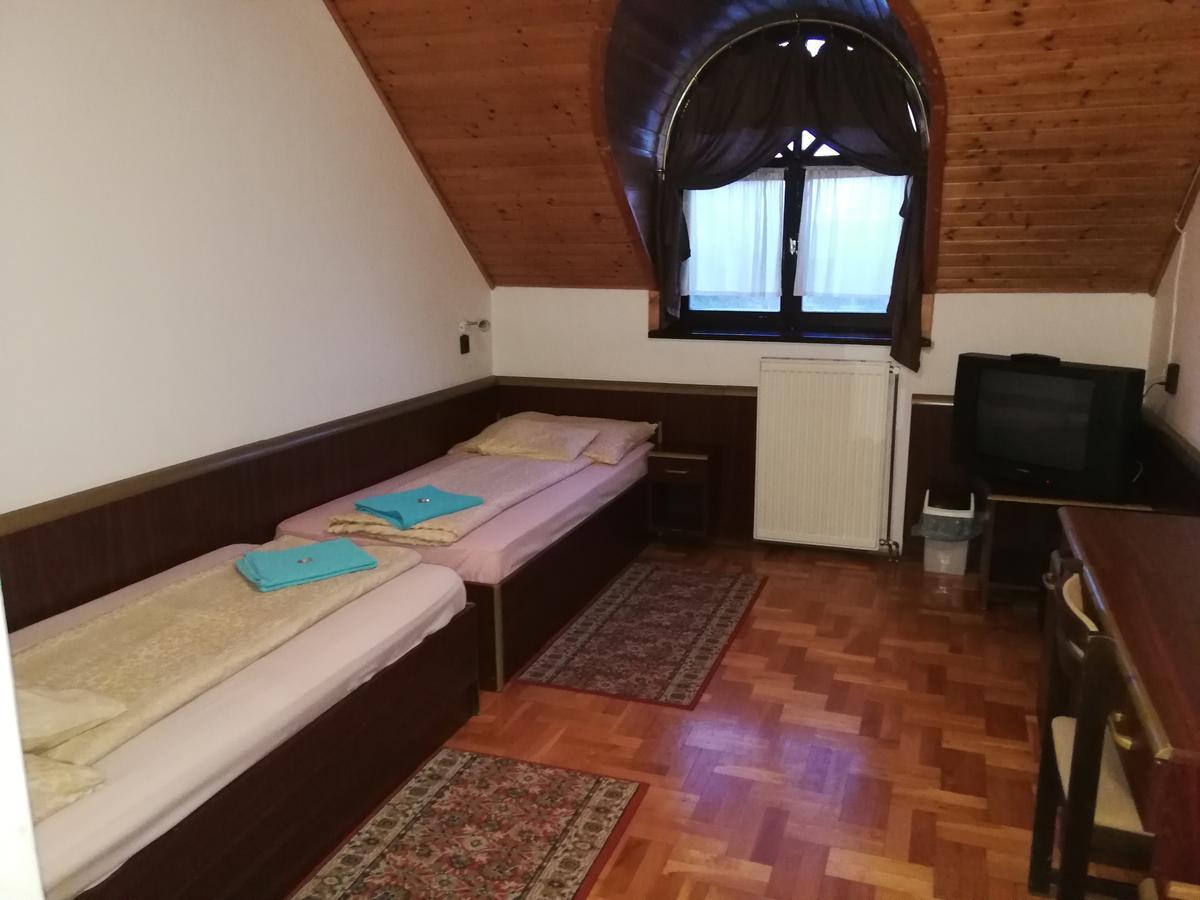 Peregrino Panzió Acomodação com café da manhã Budaörs Exterior foto