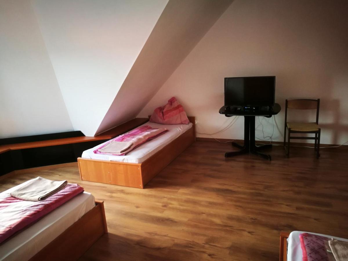 Peregrino Panzió Acomodação com café da manhã Budaörs Exterior foto